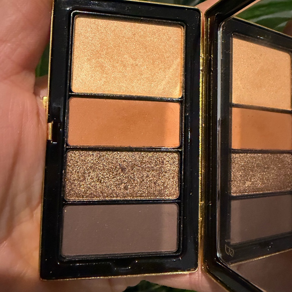 Victoria Beckham's Eye Wardrobe in Cocoa with Case